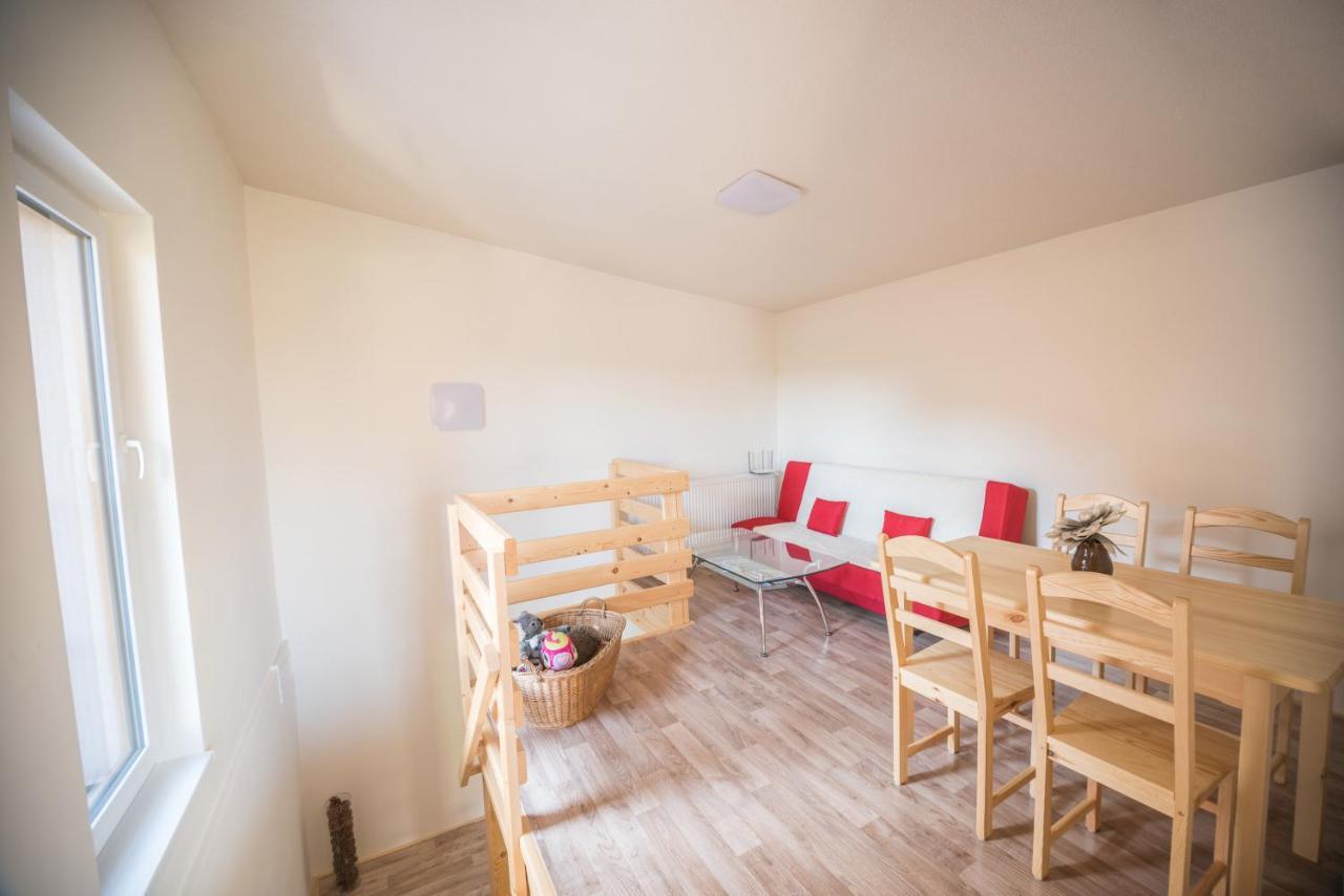 Liptovský Mikuláš Apartman Emka מראה חיצוני תמונה